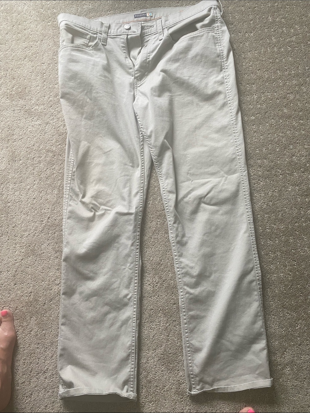 Dockers Men's Light Tan Chinos